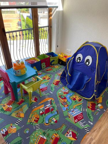 ห้องส่วนกลางสำหรับนั่งเล่น/ดูทีวี, Vila Máchovka (Vila Machovka) in โนวา ปากา