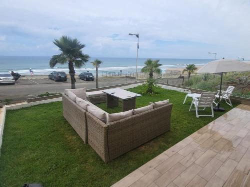 . Appartement Plage des Nations Prestigia Front Mer avec grand Jardin