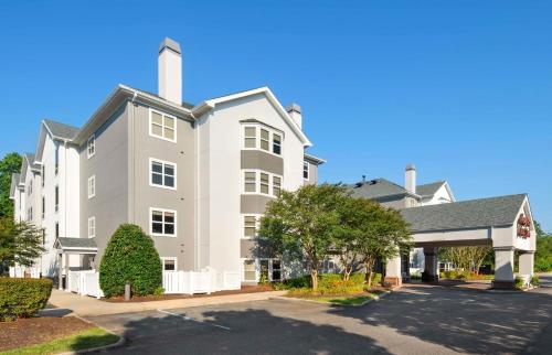 Hampton Inn & Suites Newport News-Airport - Oyster Point Area