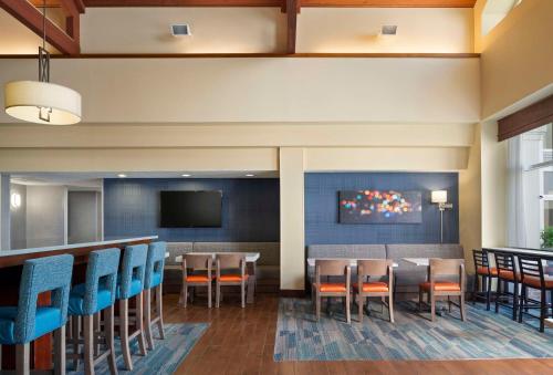 Hampton Inn & Suites Newport News-Airport - Oyster Point Area