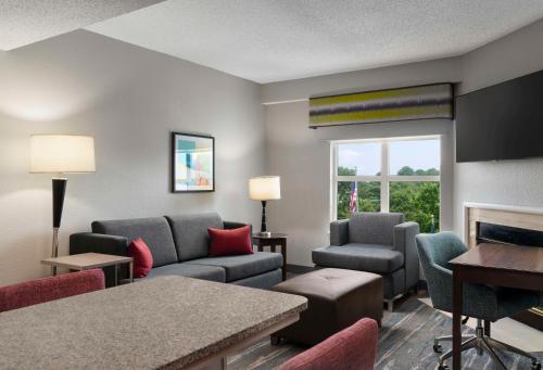 Hampton Inn By Hilton And Suites Newport News (Oyster Point)