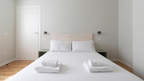 One-Bedroom Apartment image 10