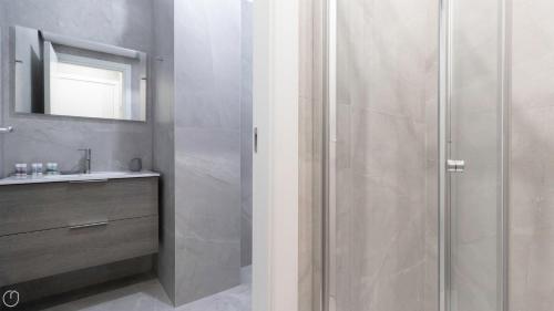 One-Bedroom Apartment image 2