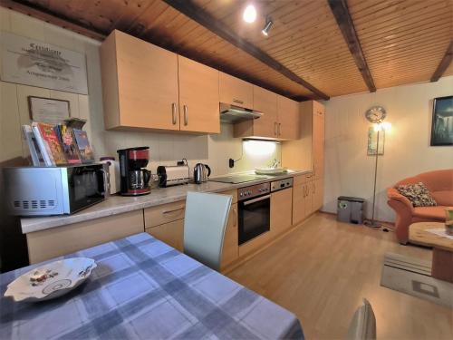 virtuve, Ferienwohnung Mohnkopf - Unterkunft für 2 bis 3 Personen mit Terrasse (Ferienwohnung Mohnkopf - Unterkunft fur 2 bis 3 Personen mit Terrasse) in Jerrishoe