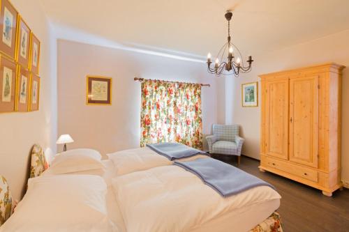 Standard Double Room with Shared Bathroom