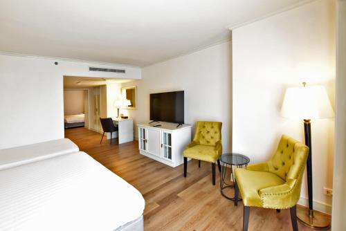 Family Suite City View image 2