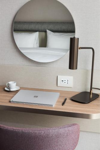 King Guest Room image 7