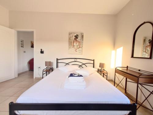 Iris Apartments - image 8