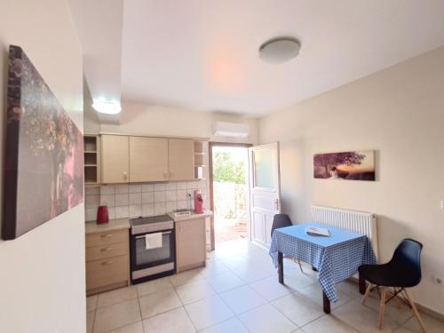 Iris Apartments - image 12