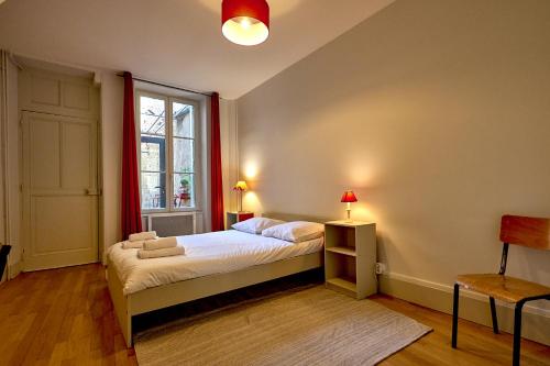 "Le Nivernais" Appartement cosy sur terrasse privative, hyper Centre de Nevers, service premium