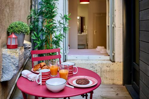 "Le Nivernais" Appartement cosy sur terrasse privative, hyper Centre de Nevers, by PRIMO C0NCIERGERIE