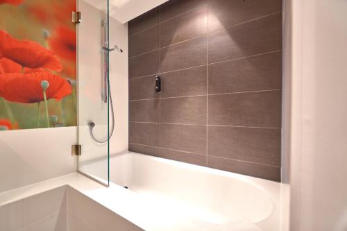 LAGO hotel & restaurant am see in Ulma