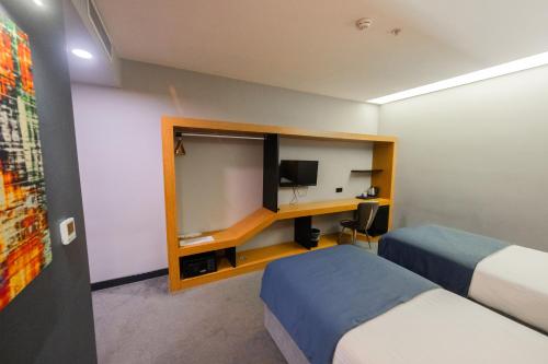 Roof 264 Hotel & Suites - image 6