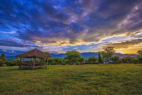 Romantic Time Mountain Resort in Mae Hi