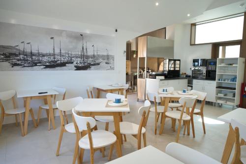 อาหารและเครื่องดื่ม, Horta Bay in ฮอตา