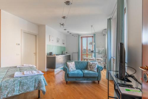 CasaTella - Monolocale con letto matrimoniale, angolo cottura, bagno e balcone privati in Giussago