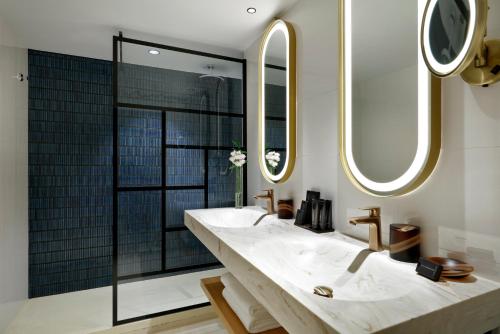 room detail thumbnail 2