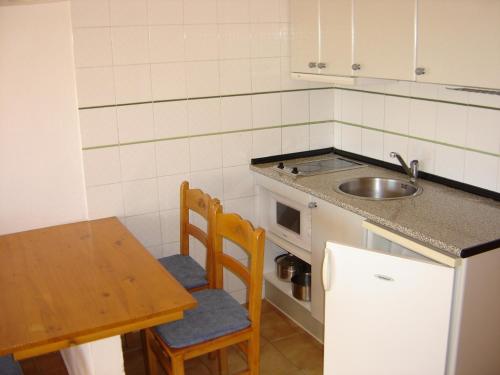 One-Bedroom Apartment (2 - 4 Adults) image 3