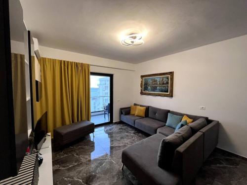 One-Bedroom Apartment image 6