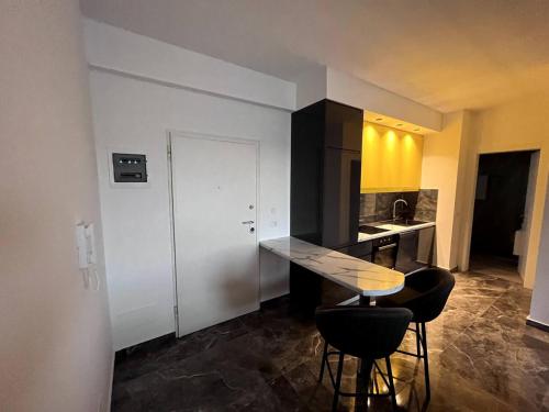 One-Bedroom Apartment image 4