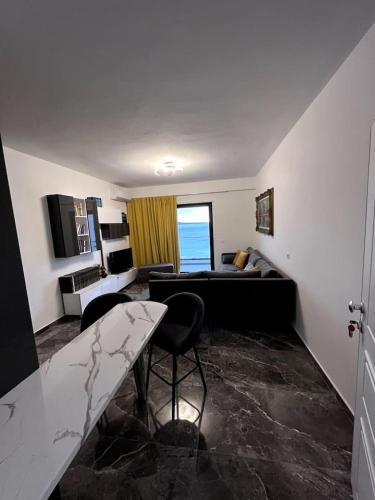 One-Bedroom Apartment image 1