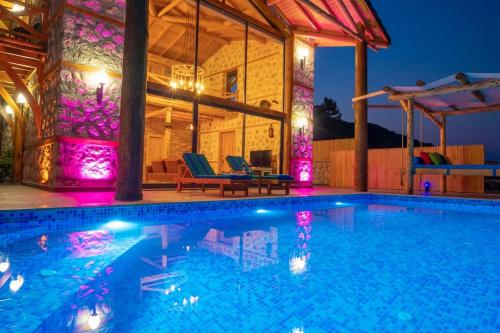 Luxury Honeymoon Villa with Sea View - image 3