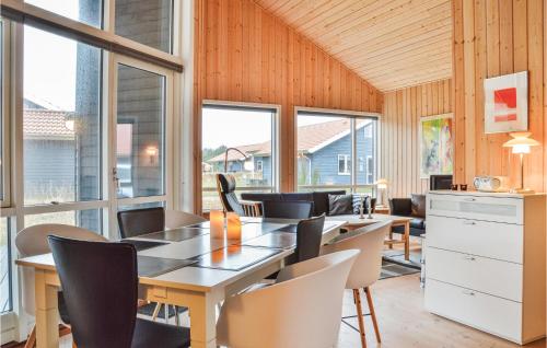 Gorgeous Home In Ulfborg With Kitchen