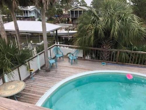 4 Br W/Pool, Dock on Canal