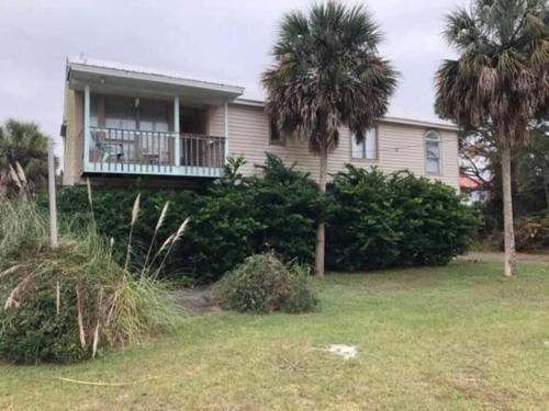 4 Br W/Pool, Dock on Canal