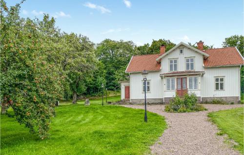 Beautiful Home In deshg With Wifi And 4 Bedrooms - Ödeshög