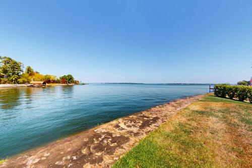 CedarGrove Hideaway in Montgomery, USA