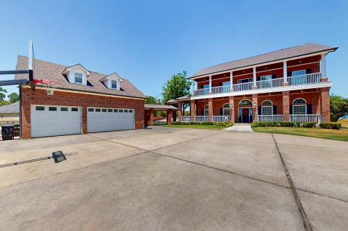 CedarGrove Hideaway - Main House in Montgomery, USA