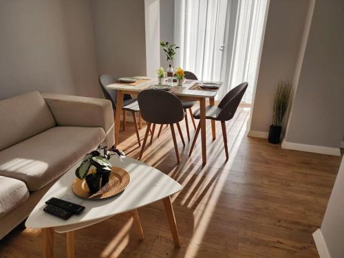 Cozy Midtown Apartment in Tirana - image 4