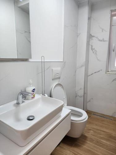 Cozy Midtown Apartment in Tirana, Tirana (photo 7)