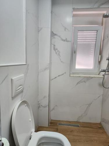 Cozy Midtown Apartment in Tirana, Tirana (photo 6)