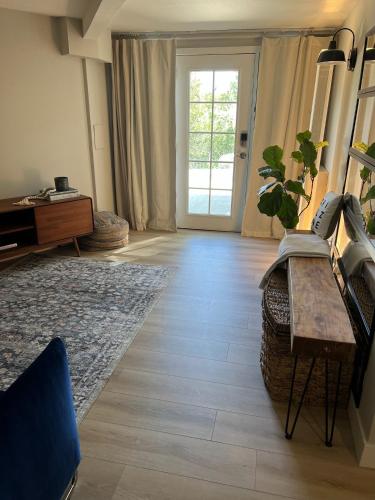 NEW Modern apt w/pool & hot tub in nature in Thousand Oaks, USA