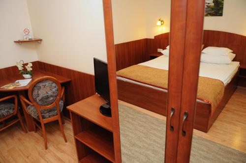 Apartman Bella Hotel - image 9