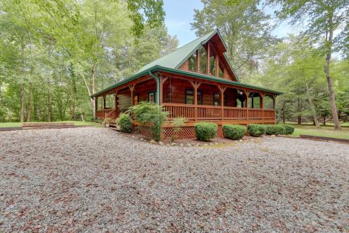 B&B Blue Ridge - Blue Ridge Cabin Rental with Hot Tub and Creek Access! - Bed and Breakfast Blue Ridge