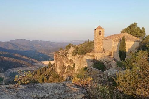 Közeli látványosságok, VINYES DEL PRIORAT in Cornudella