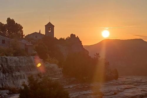 Közeli látványosságok, VINYES DEL PRIORAT in Cornudella