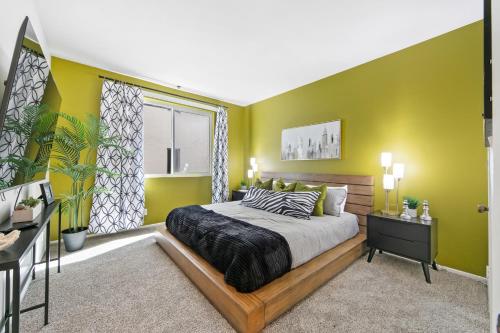 Beverly Hills Gem 1 BR Apt with Parking 218 in Los Angeles, USA