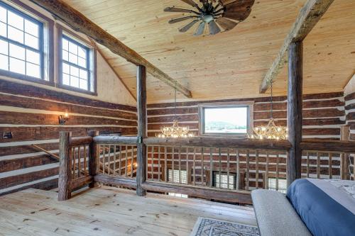 Bedford Cabin w/ Porch, 5 Mi to Historic District! in Bedford (VA)