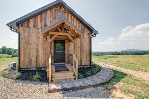Bedford Cabin w/ Porch, 5 Mi to Historic District! in Bedford (VA)