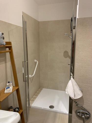 Double Room with Private Bathroom image 7