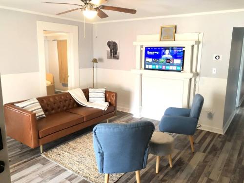 B&B Durham - Renovated 3 Bedroom Close To Downtown! - Bed and Breakfast Durham
