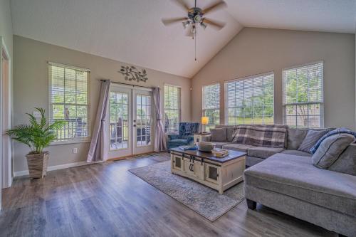 Charming Family Country Lane Cottage 3 min to lake in Dandridge, USA