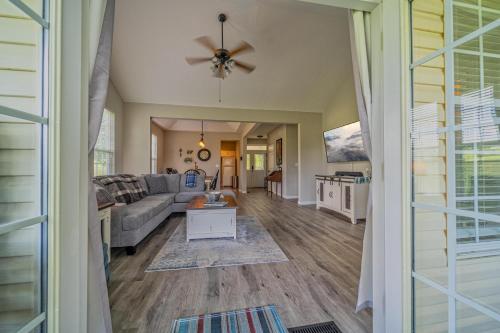 Charming Family Country Lane Cottage 3 min to lake in Dandridge, USA
