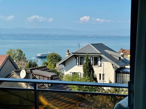 Evian appartement confort Vue lac et parking privé