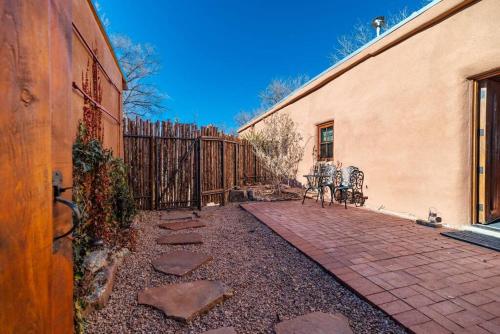 Canyon Getaway- Courtyard, Canyon Rd & Plaza, 1BR