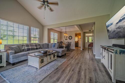 Charming Family Country Lane Cottage 3 min to lake in Dandridge, USA